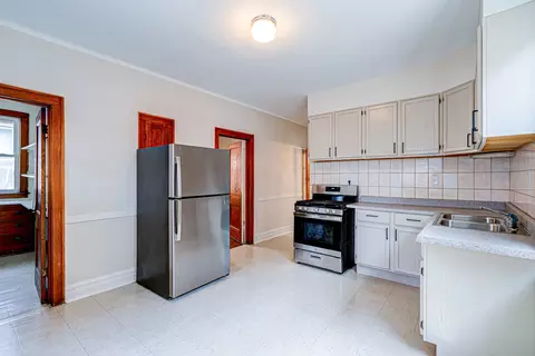 Kitchen - 7034 S Artesian Ave, Chicago, IL 60629 photo 3 of 4