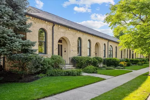 738 Lyster Rd, Highwood, IL 60040