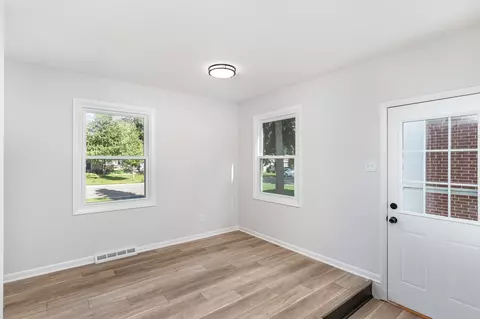 11 Central Ave, Aurora, IL 60506 photo 6