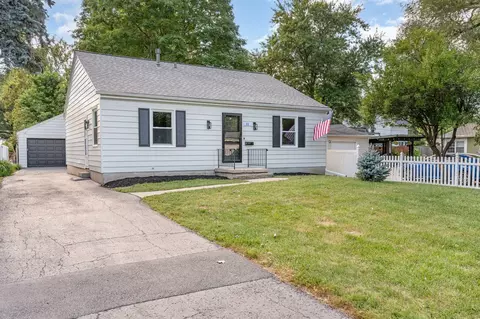 11 Central Ave, Aurora, IL 60506 photo 2