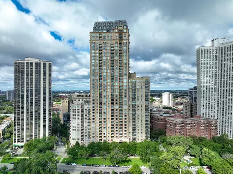 2550 N Lakeview Ave #S2502, Chicago, IL 60614