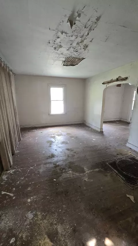 Living - Undisclosed, Hazel Crest, IL 60429 photo 1 of 1