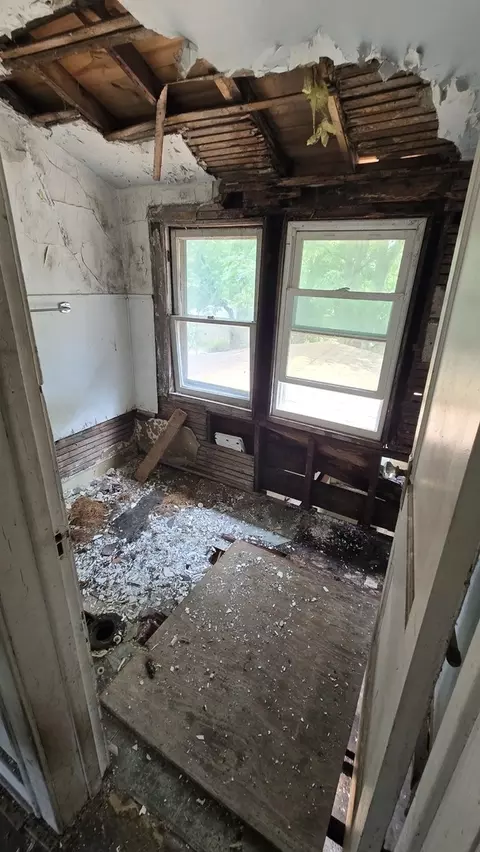 Bath - Undisclosed, Hazel Crest, IL 60429 photo 1 of 1