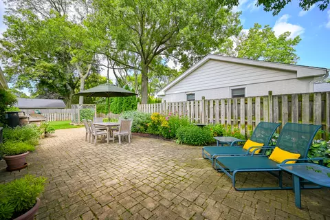 Exterior - 187 E Thompson Dr, Wheaton, IL 60189 photo 7 of 15