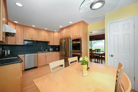 Kitchen - 187 E Thompson Dr, Wheaton, IL 60189 photo 2 of 4