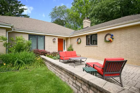 Exterior - 187 E Thompson Dr, Wheaton, IL 60189 photo 4 of 15