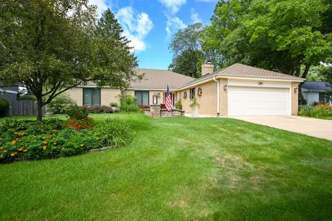 187 E Thompson Dr, Wheaton, IL 60189