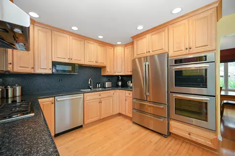 Kitchen - 187 E Thompson Dr, Wheaton, IL 60189 photo 3 of 4