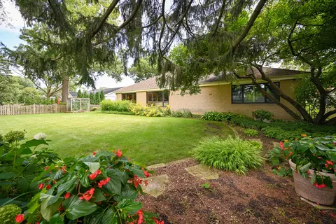 Exterior - 187 E Thompson Dr, Wheaton, IL 60189 photo 10 of 15