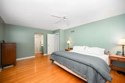 Bedroom - 187 E Thompson Dr, Wheaton, IL 60189 photo 4 of 4