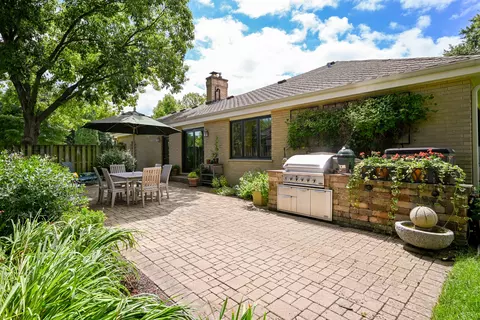 Exterior - 187 E Thompson Dr, Wheaton, IL 60189 photo 8 of 15