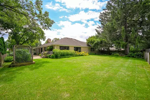 Exterior - 187 E Thompson Dr, Wheaton, IL 60189 photo 9 of 15