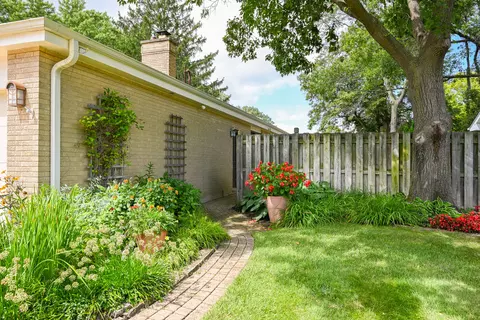 Exterior - 187 E Thompson Dr, Wheaton, IL 60189 photo 5 of 15
