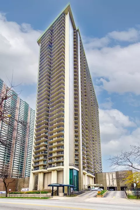 6007 N Sheridan Rd #30F, Chicago, IL 60660