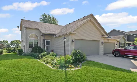 822 Sedgegrass Dr, Champaign, IL 61822