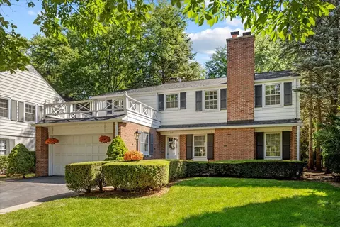 912 Pontiac Rd, Wilmette, IL 60091