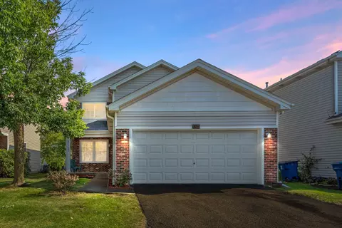 21533 Cormorant St, Crest Hill, IL 60403