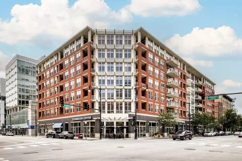 1001 W Madison St #213, Chicago, IL 60607