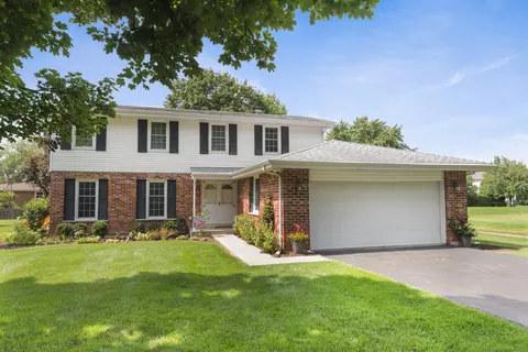 7704 Queens Ct, Downers Grove, IL 60516