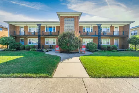 1427 Homestead Rd #F, La Grange Park, IL 60526