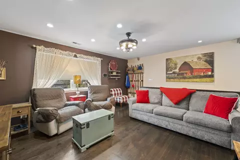 Living - 178 Stephanie Ct #D, Bartlett, IL 60103 photo 3 of 3