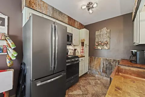 Kitchen - 178 Stephanie Ct #D, Bartlett, IL 60103 photo 2 of 3