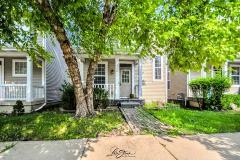 2124 Grayhawk Dr, Aurora, IL 60503