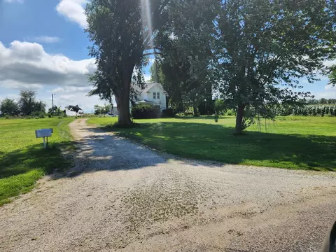 25689 Jersey Rd, Tampico, IL 61283