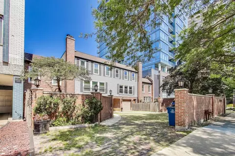 468 W Belmont Ave, Chicago, IL 60657