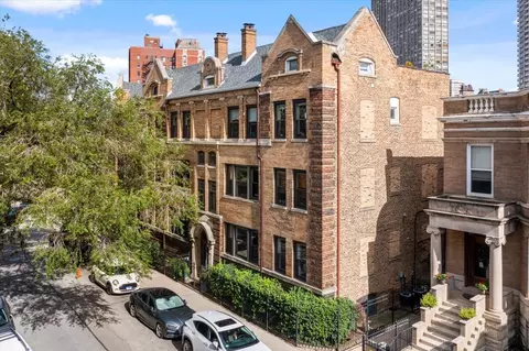 817 W Cuyler Ave #1W, Chicago, IL 60613