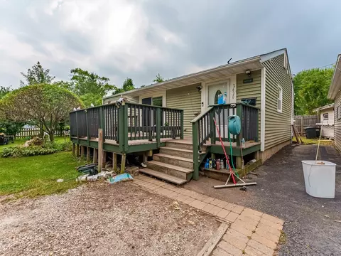 2620 Yeoman St, Waukegan, IL 60087