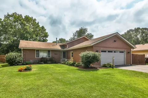 10043 Penny Ln, Machesney Park, IL 61115