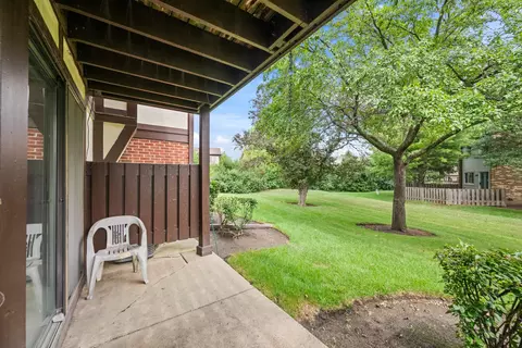 1542 Springview Ct #B1, Wheeling, IL 60090 photo 2