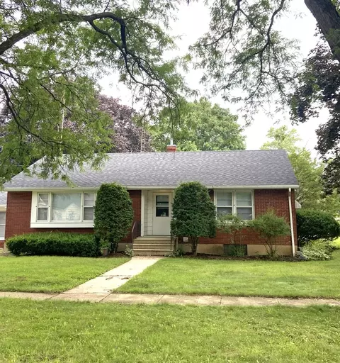333 Schryver Ave, Woodstock, IL 60098