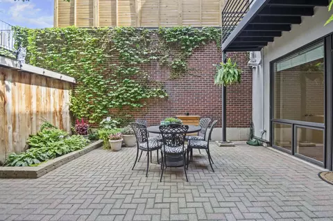 Exterior - 2327 N Bosworth Ave, Chicago, IL 60614 photo 3 of 6