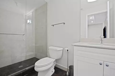 Bath - 2327 N Bosworth Ave, Chicago, IL 60614 photo 1 of 4