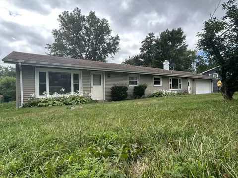 823 Jessie Rd, Lake In The Hills, IL 60156