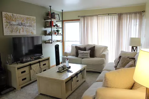 Living - 605 N Wolf Rd #C12, Hillside, IL 60162 photo 1 of 2