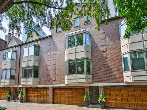 55 W Goethe St #1240, Chicago, IL 60610