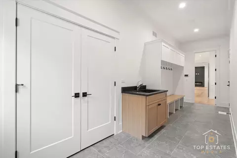 Entry Way - 1420 Windcrest Rd, Deerfield, IL 60015 photo 3 of 8