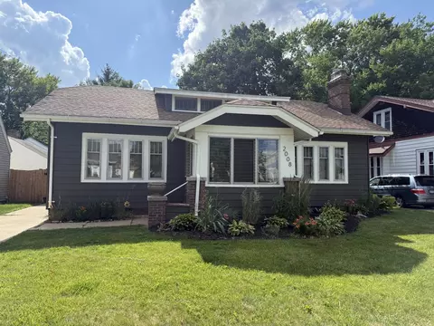 2008 Melrose St, Rockford, IL 61103