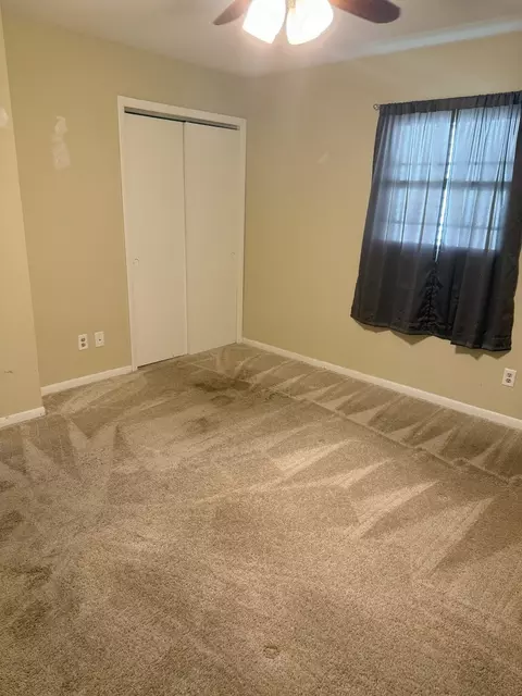 Bedroom - 5014 Willow Ln, Mchenry, IL 60050 photo 2 of 6