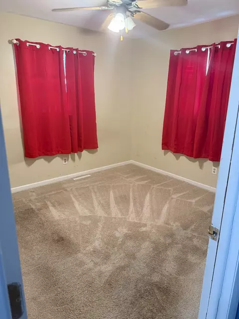 Bedroom - 5014 Willow Ln, Mchenry, IL 60050 photo 4 of 6