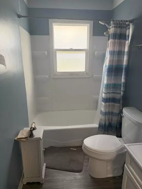 Bath - 5014 Willow Ln, Mchenry, IL 60050 photo 2 of 2