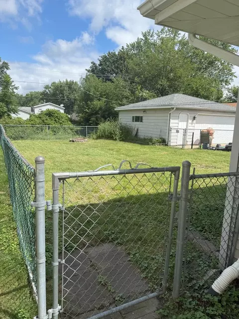 Exterior - 5014 Willow Ln, Mchenry, IL 60050 photo 3 of 6