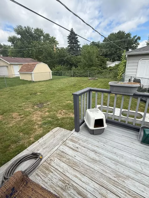 Exterior - 5014 Willow Ln, Mchenry, IL 60050 photo 5 of 6