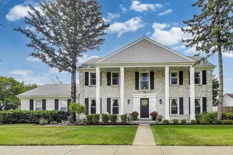 2811 Farmington Rd, Northbrook, IL 60062