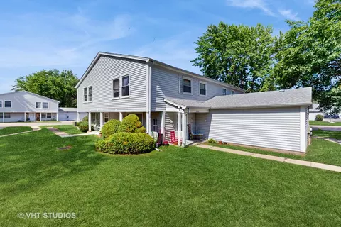 1320 N Glen Cir #B, Aurora, IL 60506