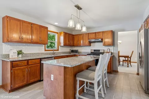 Kitchen - 2020 Saint Andrews Dr, Plainfield, IL 60586 photo 2 of 3