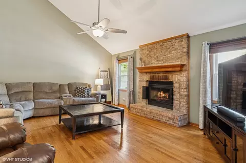 Living - 2020 Saint Andrews Dr, Plainfield, IL 60586 photo 2 of 3
